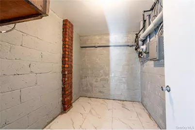 1027 Throggmorton Avenue, Bronx, NY 10465 - Photo 22