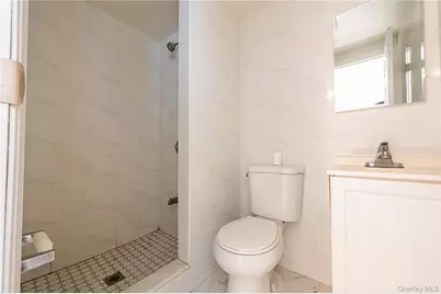 1027 Throggmorton Avenue, Bronx, NY 10465 - Photo 18