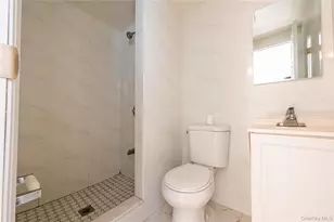 1027 Throggmorton Ave, Bronx, NY 10465 - Photo 18