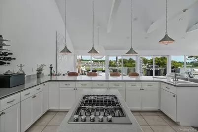 333 Roe Avenue, Patchogue, NY 11772 - Photo 6