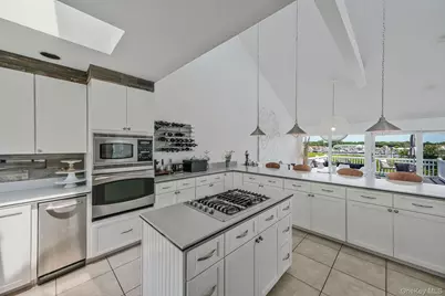 333 Roe Avenue, Patchogue, NY 11772 - Photo 12