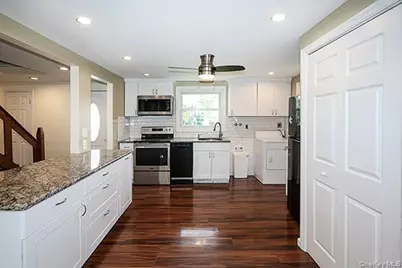 36 Torrey Pine Lane, Medford, NY 11763 - Photo 8