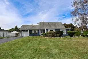 36 Torrey Pine Ln, Medford, NY 11763 - Photo 2