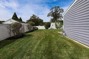 36 Torrey Pine Ln, Medford, NY 11763 - Photo 24