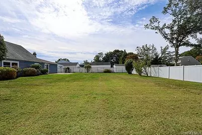 36 Torrey Pine Lane, Medford, NY 11763 - Photo 30