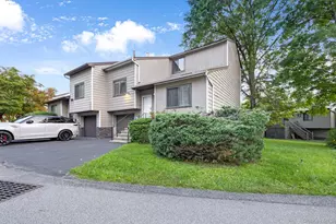 9 Spruce Ct, Fishkill, NY 12524 - Photo 2