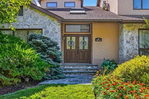 1 Ellen Ct, Glen Cove, NY 11542 - Photo 2