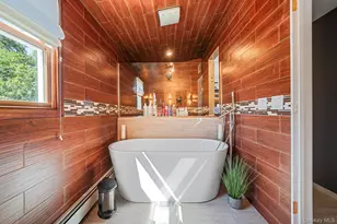 183 Old Country Rd, Speonk, NY 11972 - Photo 14