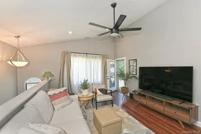 804 Birchwood Park Drive #7, Middle Island, NY 11953 - Photo 4