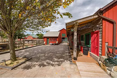 2746 Sound Avenue, Riverhead, NY 11901 - Photo 20