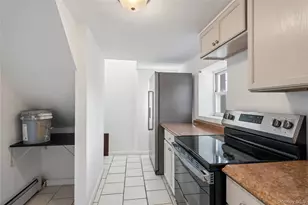 84 Pleasure Ave, Ronkonkoma, NY 11779 - Photo 6