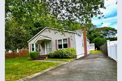 31 Champlain Street, Ronkonkoma, NY 11779 - Photo 2
