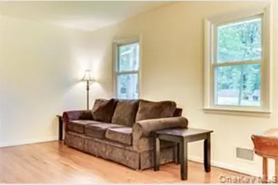 8 Apple Blossom Court, Airmont, NY 10952 - Photo 6