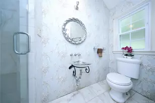 17 Pinewood Rd, Manhasset, NY 11030 - Photo 8