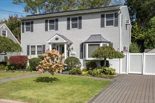 65 Harriet Rd, North Babylon, NY 11703 - Photo 2