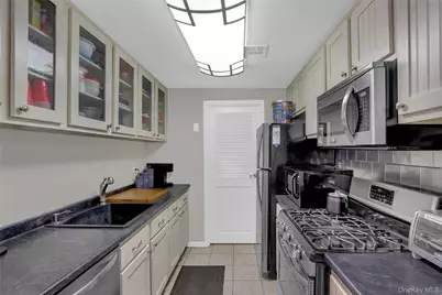 431 Clubhouse Court, Coram, NY 11727 - Photo 8