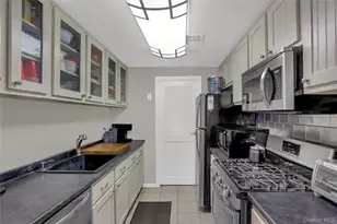 431 Clubhouse Ct, Coram, NY 11727 - Photo 8