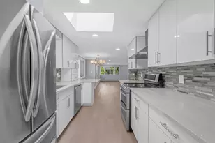 19 Ridge Dr E, Roslyn, NY 11576 - Photo 12
