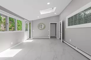 19 Ridge Dr E, Roslyn, NY 11576 - Photo 14