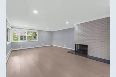 19 Ridge Drive E, Roslyn, NY 11576 - Photo 4