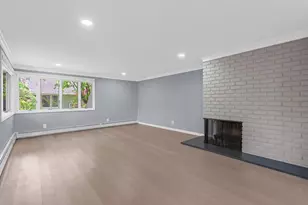 19 Ridge Dr E, Roslyn, NY 11576 - Photo 4