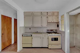 140 Arlington Ave, Valley Stream, NY 11580 - Photo 10