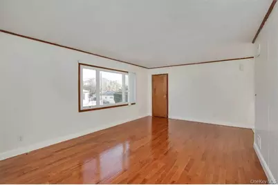 22 15th Street #Upper, Bayville, NY 11709 - Photo 4