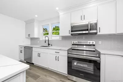 24 Calvert Avenue, West Babylon, NY 11704 - Photo 6