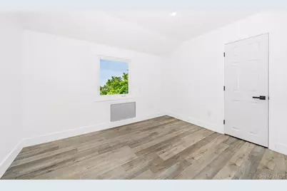 24 Calvert Avenue, West Babylon, NY 11704 - Photo 18