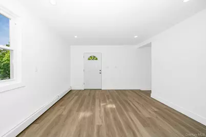 24 Calvert Avenue, West Babylon, NY 11704 - Photo 12