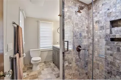 245 E Townline Road, West Nyack, NY 10994 - Photo 12