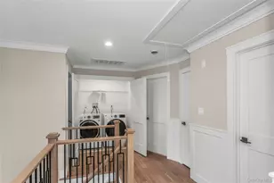 8 Sebree Pl, Plainview, NY 11803 - Photo 24