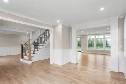 8 Sebree Place, Plainview, NY 11803 - Photo 6