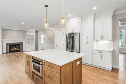 8 Sebree Place, Plainview, NY 11803 - Photo 10