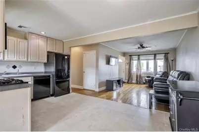 11 Jamaica Ave, Plainview, NY 11803 - Photo 10