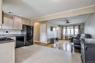 11 Jamaica Ave, Plainview, NY 11803 - Photo 10