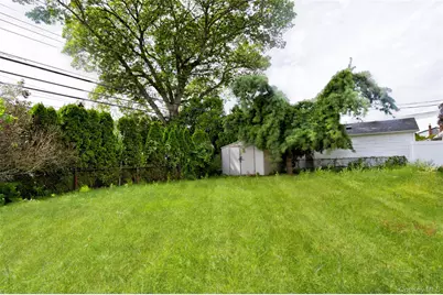 11 Jamaica Ave, Plainview, NY 11803 - Photo 16