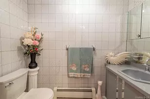 6 Linden St, Selden, NY 11784 - Photo 10