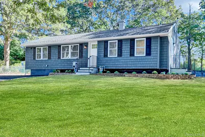 31 Fawn Lane W, South Setauket, NY 11720 - Photo 2