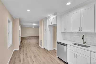 31 Fawn Lane W, South Setauket, NY 11720 - Photo 8