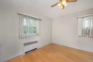 34 Midland Rd, Roslyn Heights, NY 11577 - Photo 14