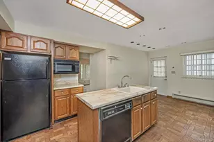 34 Midland Rd, Roslyn Heights, NY 11577 - Photo 10