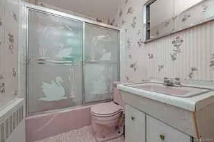 34 Midland Rd, Roslyn Heights, NY 11577 - Photo 18