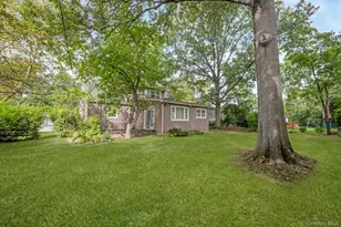 34 Midland Rd, Roslyn Heights, NY 11577 - Photo 20