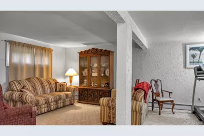 13 New Hampshire Avenue, Bay Shore, NY 11706 - Photo 8