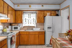 13 New Hampshire Ave, Bay Shore, NY 11706 - Photo 4