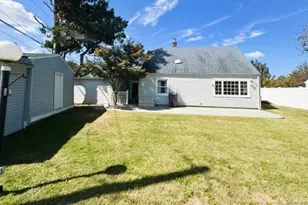 33 Chapel Ln, Levittown, NY 11756 - Photo 26