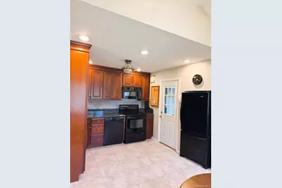 33 Chapel Lane, Levittown, NY 11756 - Photo 2