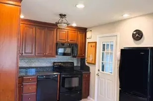 33 Chapel Ln, Levittown, NY 11756 - Photo 2