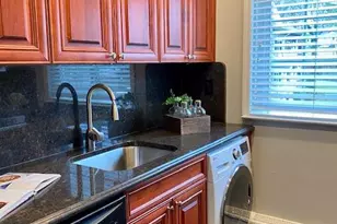 562 New Hwy, Hauppauge, NY 11788 - Photo 4